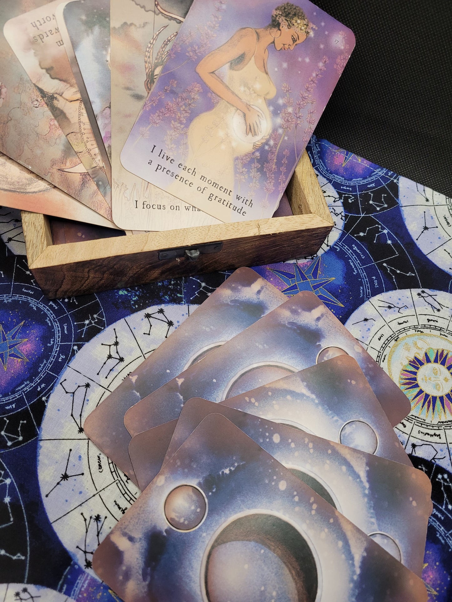 The Cranky Oracle | Glowing Trees Tarot&Oracle Card Cloth